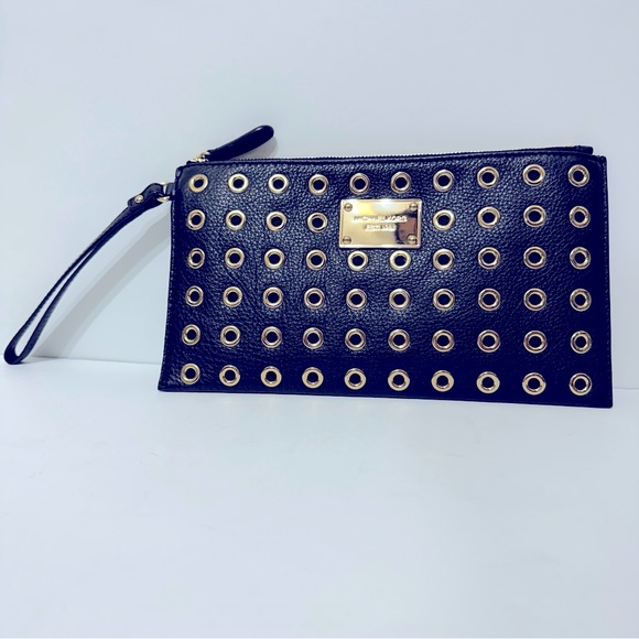 MICHAEL KORS BLACK LEATHER GROMMET WRISTLET. - Picture 1 of 5